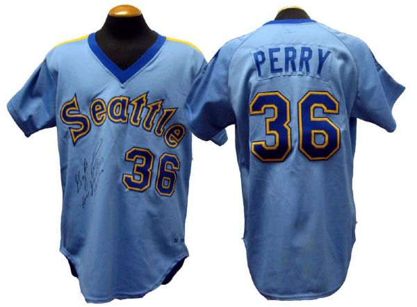 Lot Detail - 1983 Gaylord Perry Seattle Mariners Game-Used Autographed Road  Jersey and Pants