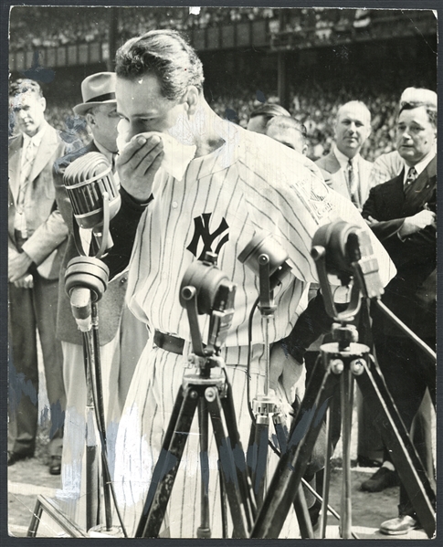 Exceptional 1940s Lou Gehrig "Luckiest Man on the Face of the Earth" Speech Photograph