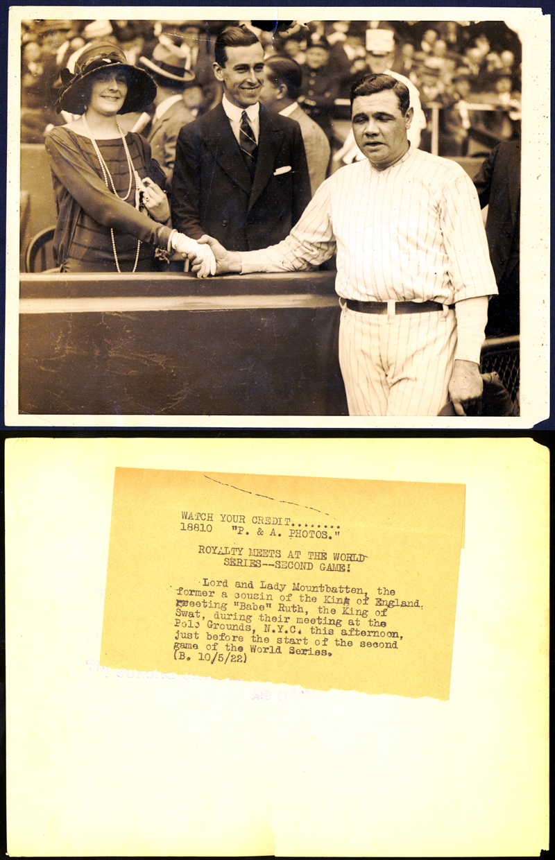 1922 Babe Ruth with Wife and Daughter Original News Photograph
