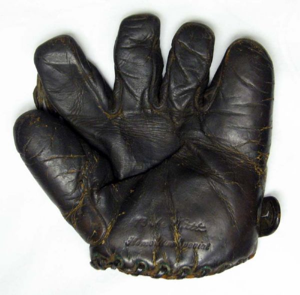 1930s Babe Ruth Reach Home Run Special Glove