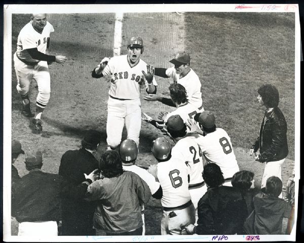 1975 World Series Game 6 Carlton Fisk Home Run Type I Original News Photo