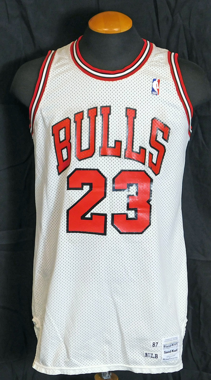 Lot Detail - 1990-1991 Michael Jordan Chicago Bulls Home Uniform Set Jersey  and Shorts (MEARS A-10) First Bulls NBA Championship