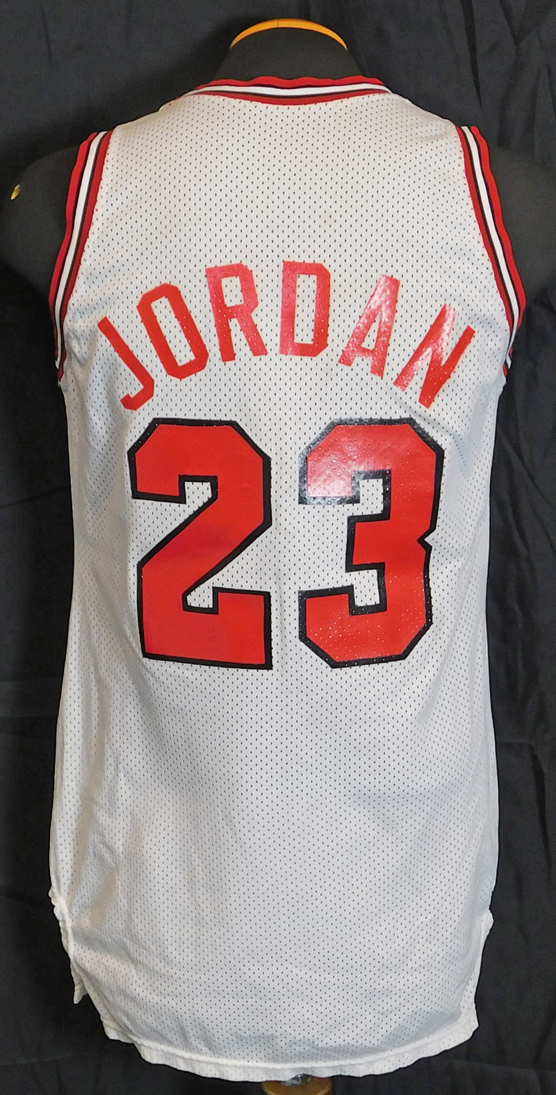 1987-88 Michael Jordan Game-Used Bulls Uniform – Memorabilia Expert