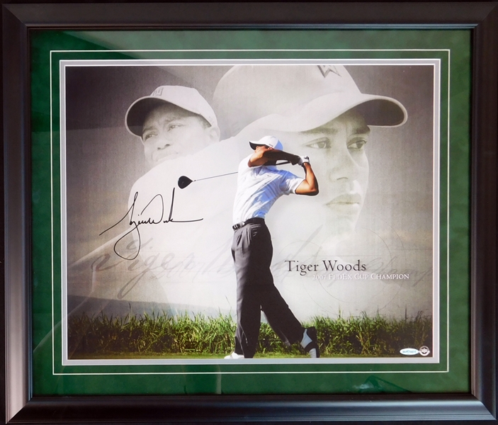 Tiger Woods Signed 16x20 Photograph UDA