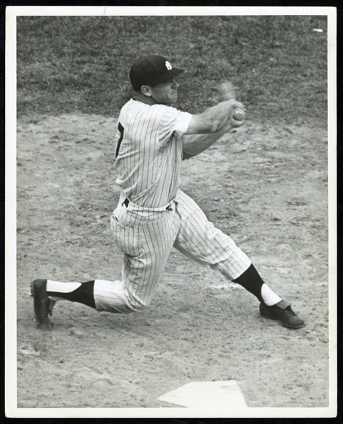 Outstanding 1961 Mickey Mantle Type I Photograph PSA/DNA